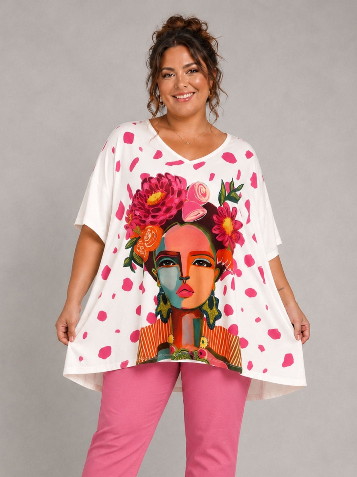 Frenzi Oversize-Shirt Frauenporträt Pop-Art – Einheitsgröße 44–58, Weiß/Pink