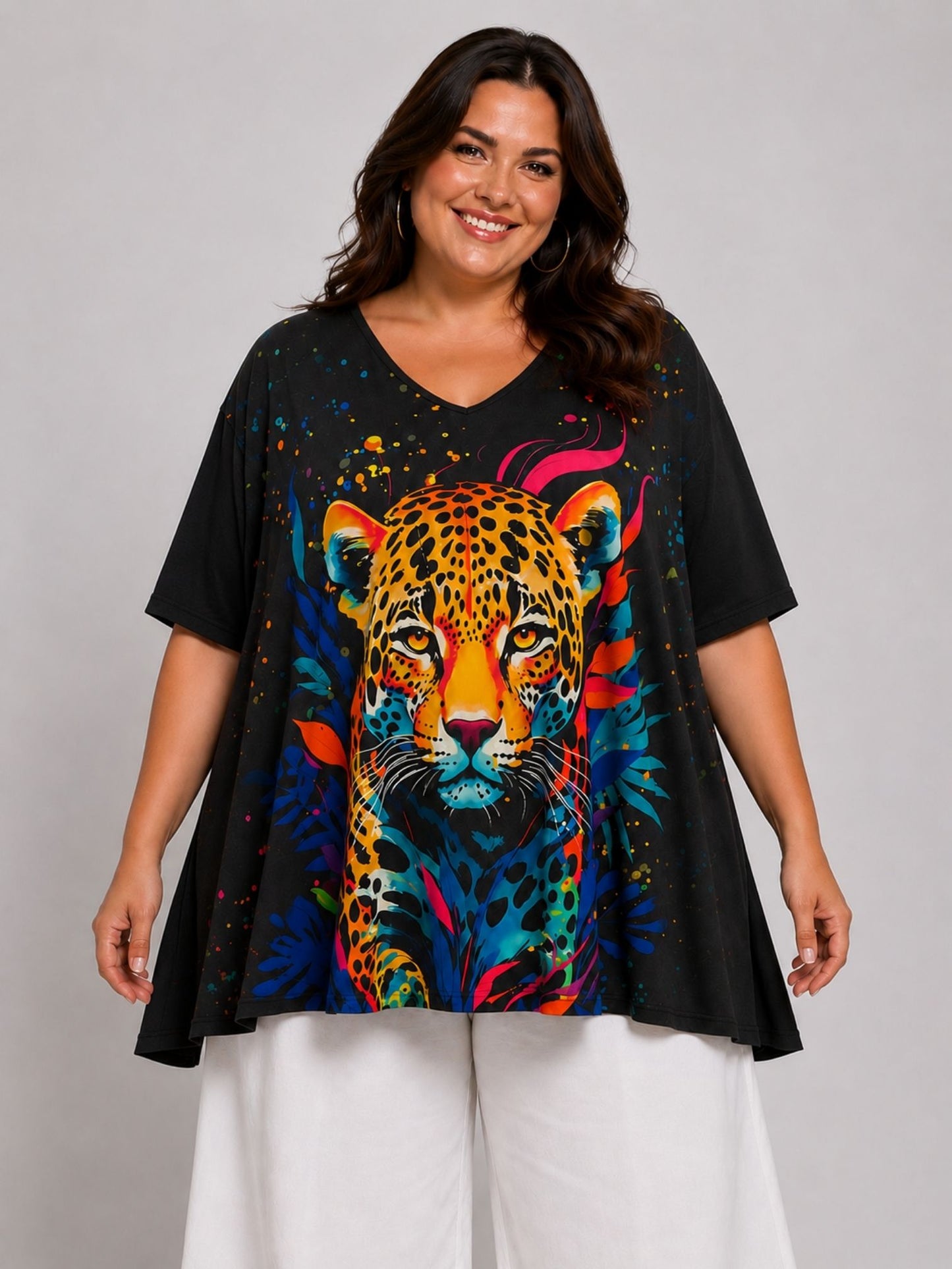 Frenzi Shirt A-Linie Leoparden-Print – Bunt auf Schwarz | Einheitsgröße 44–58