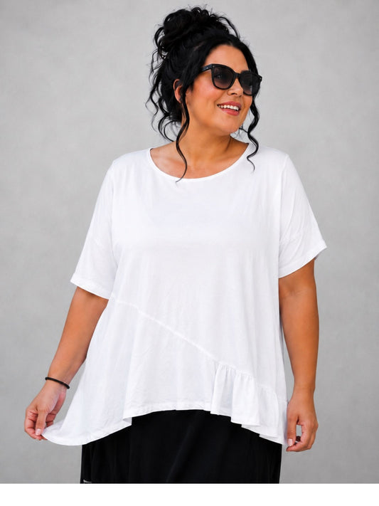 Frenzi Shirt Weiß Volant Asymmetrischer Saum Kurzarm