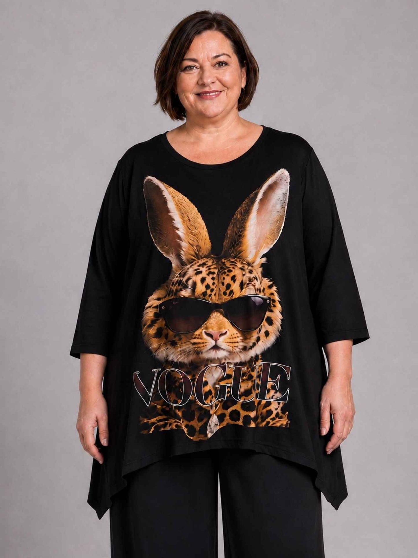 Frenzi Shirt Hasen-Druck im Magazin-Look Oversize – Einheitsgröße 44–56, Schwarz/Braun