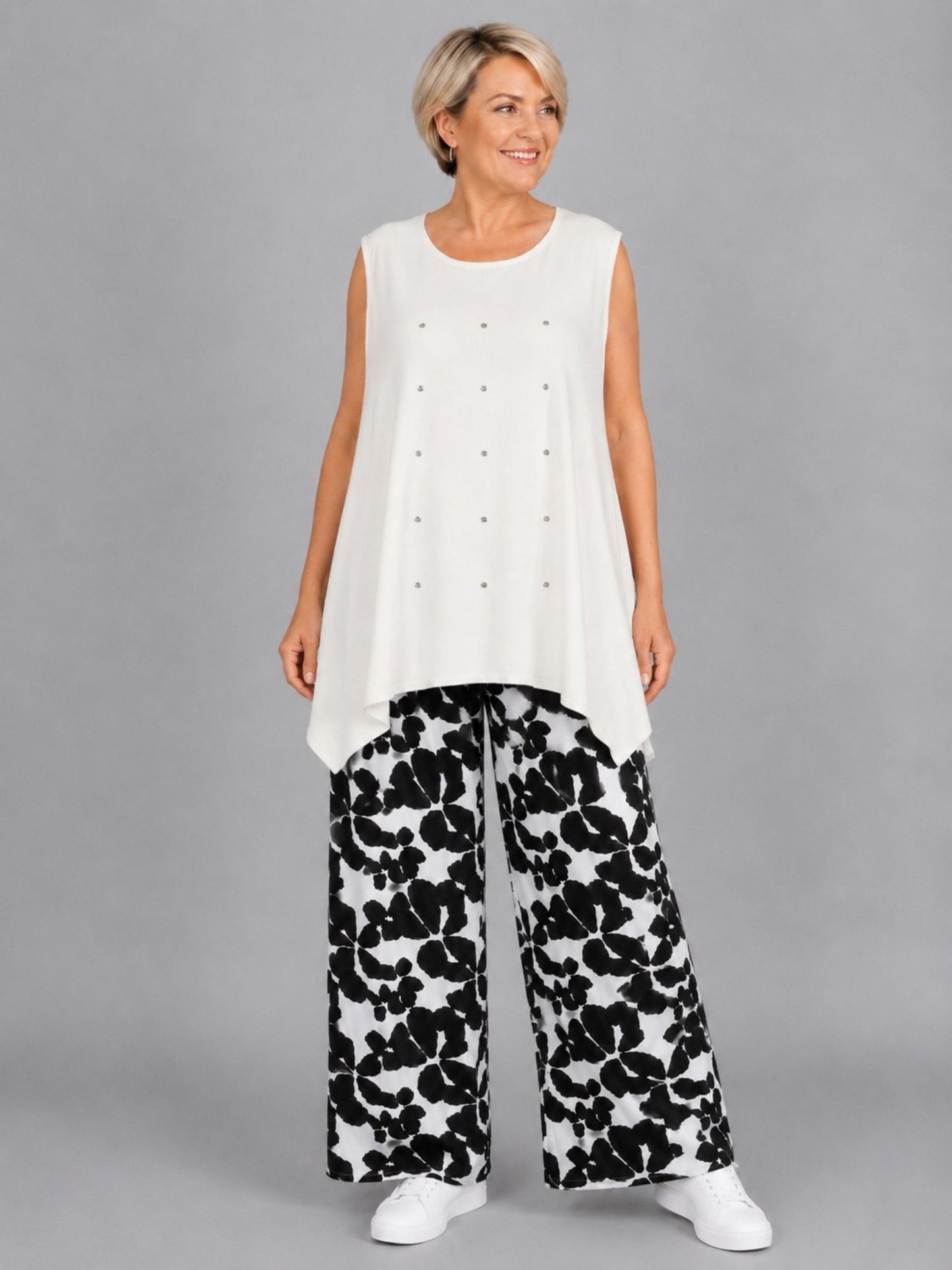 Frenzi Top mit Strassnieten – ärmellos, asymmetrischer Saum – in 5 Farben – Einheitsgröße 46–56