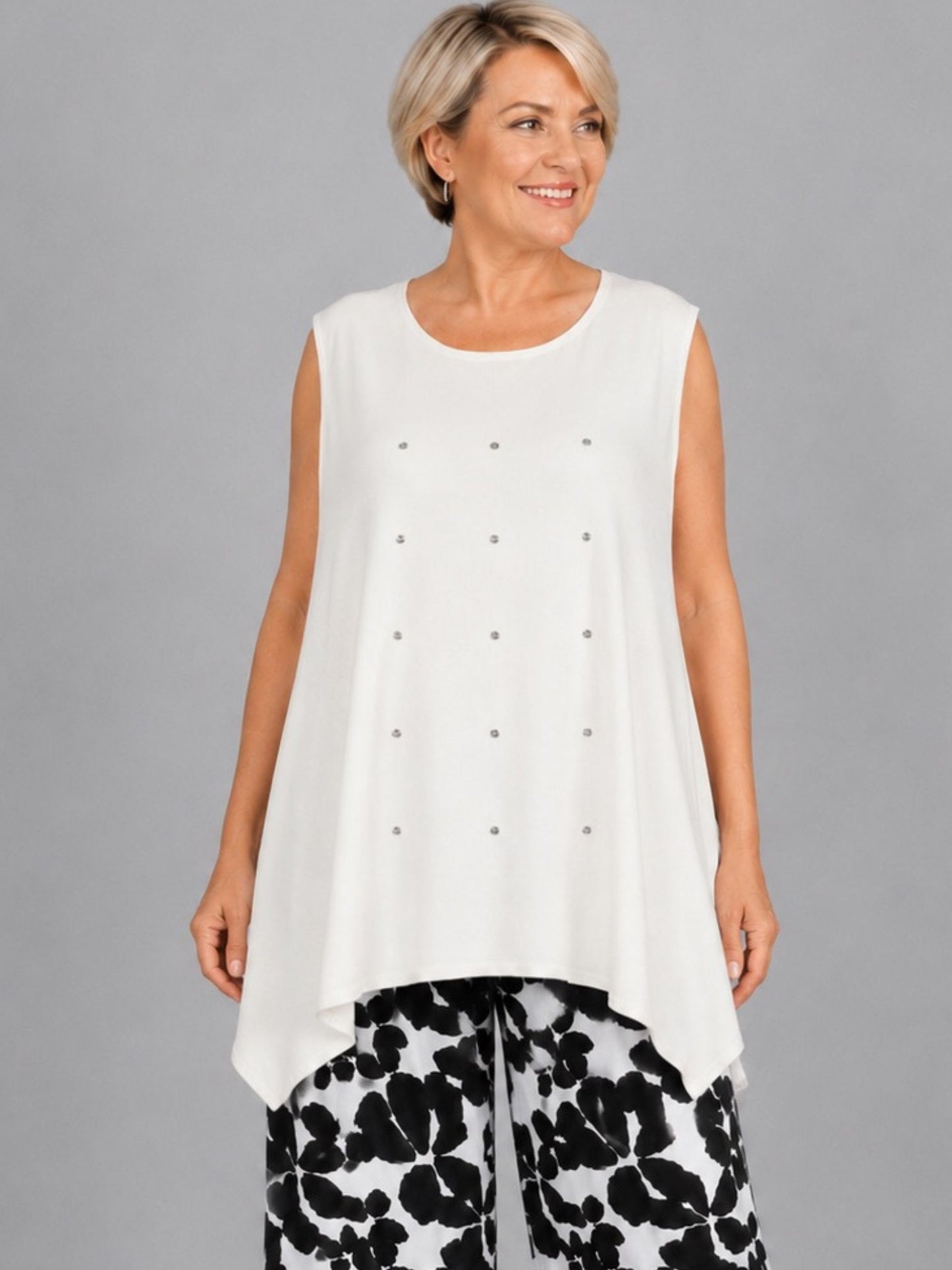 Frenzi Top mit Strassnieten – ärmellos, asymmetrischer Saum – in 5 Farben – Einheitsgröße 46–56