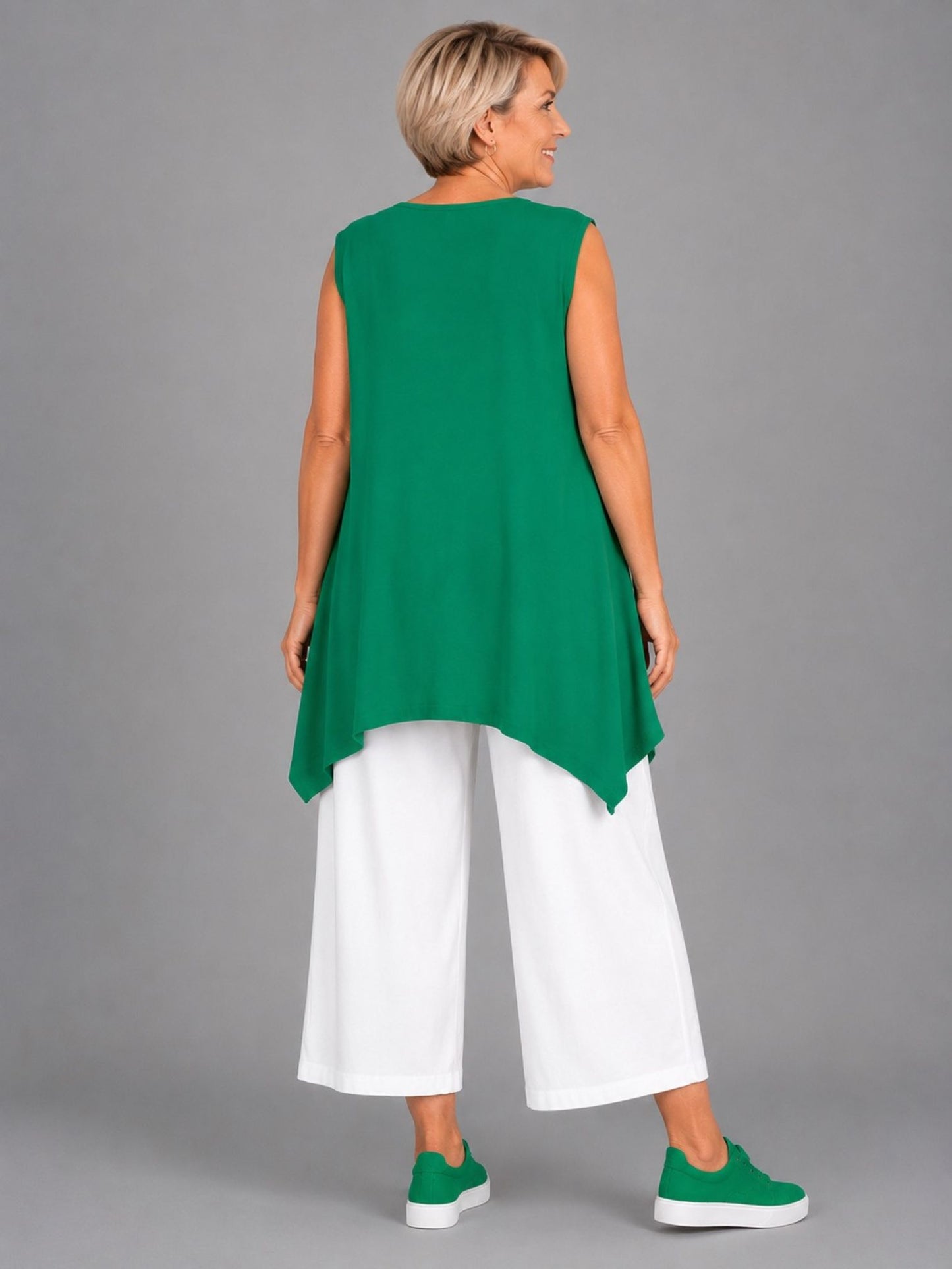 Frenzi Top mit Strassnieten – ärmellos, asymmetrischer Saum – in 5 Farben – Einheitsgröße 46–56