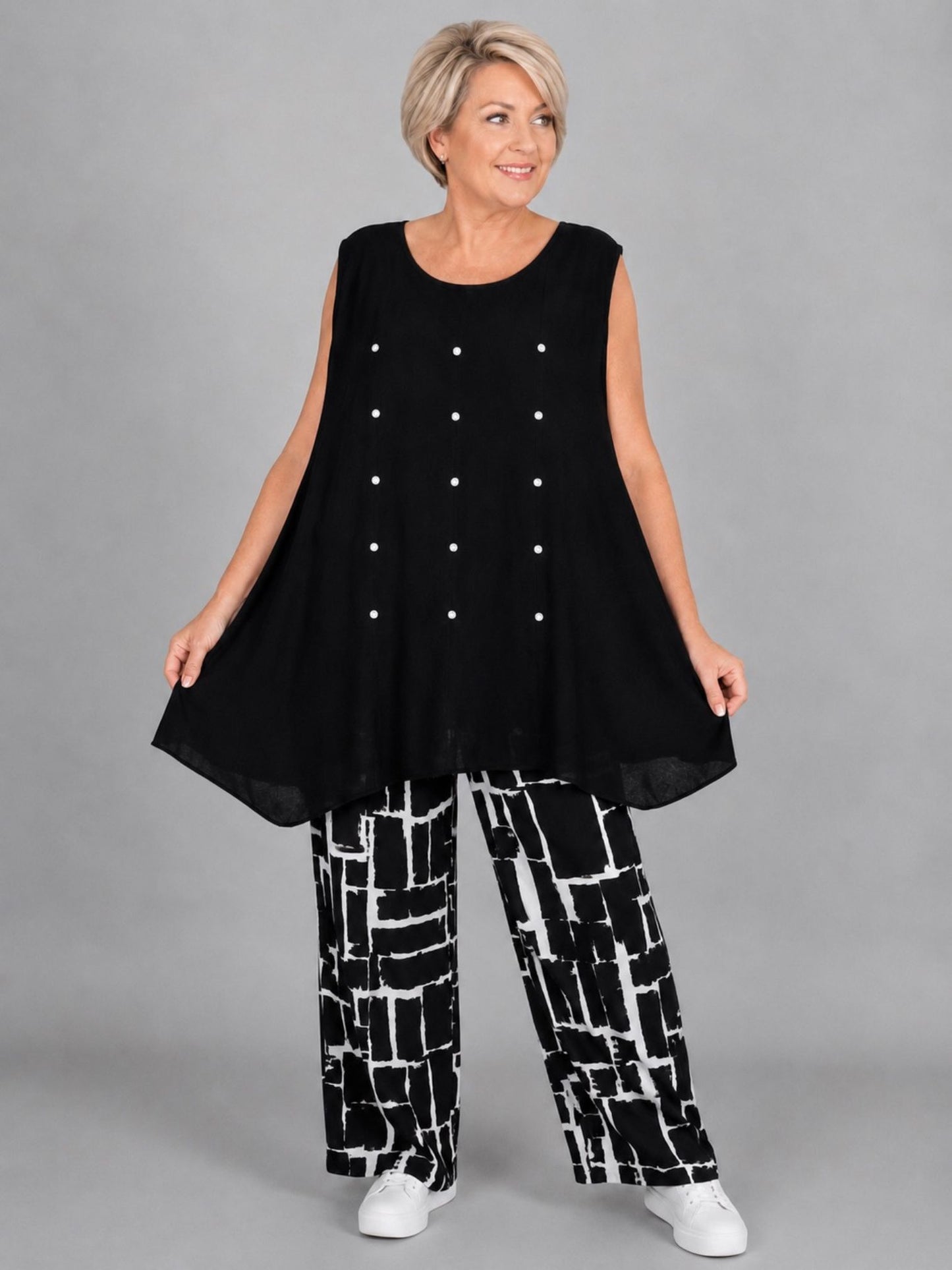 Frenzi Top mit Strassnieten – ärmellos, asymmetrischer Saum – in 5 Farben – Einheitsgröße 46–56
