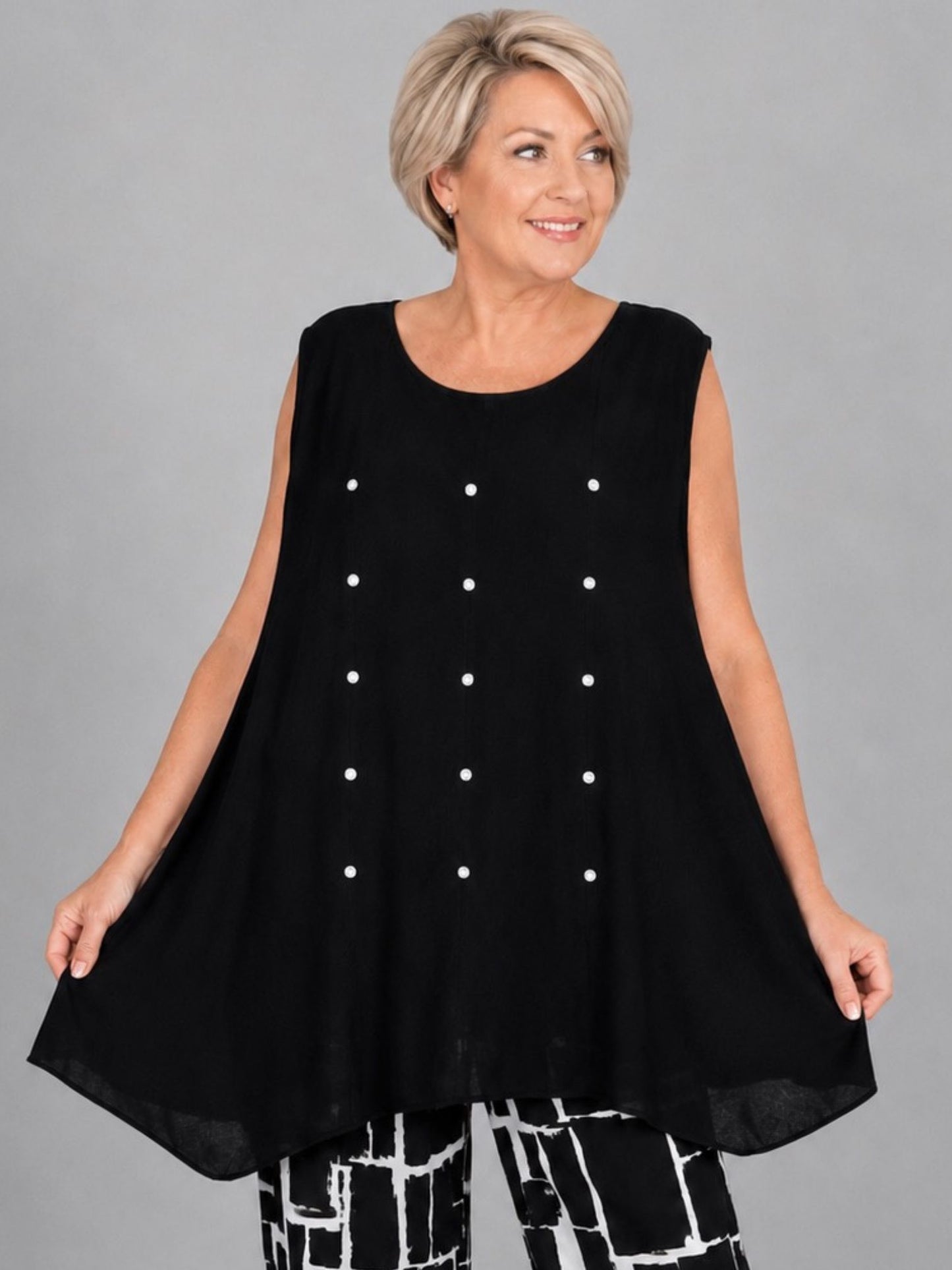 Frenzi Top mit Strassnieten – ärmellos, asymmetrischer Saum – in 5 Farben – Einheitsgröße 46–56