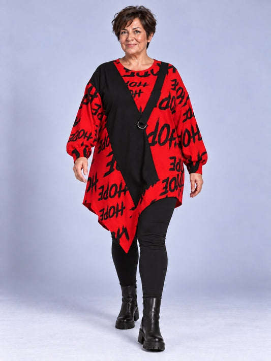 Rotes Longshirt von Funky Diva mit schwarzem HOPE-Schriftzug, schwarzer Bahn und Zipfelsaum, Vorderansicht