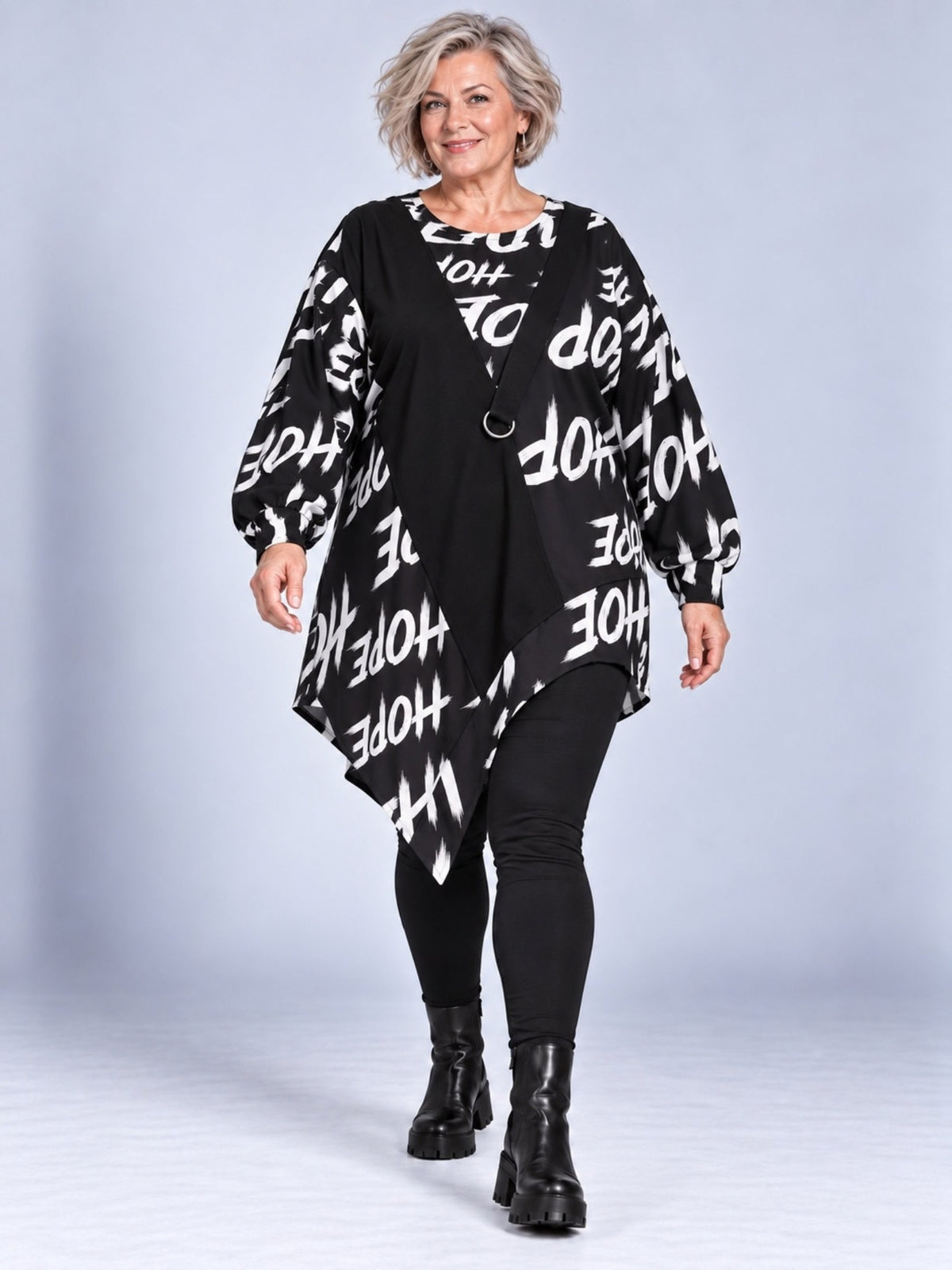 Schwarzes Longshirt mit weißem HOPE-Schriftzug und Zipfelsaum, Vorderansicht