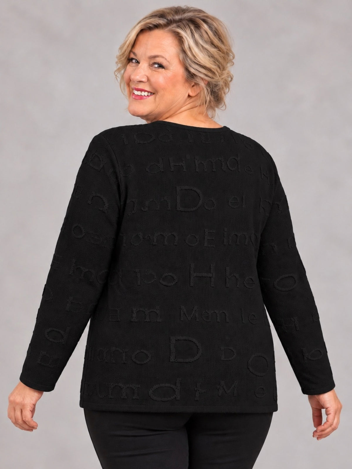 Schwarzer Strickpullover mit Buchstaben-Relief, Rückansicht