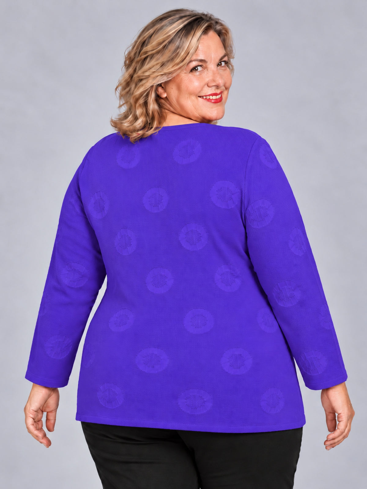 Lila Strickpullover mit H-Muster, Rückansicht