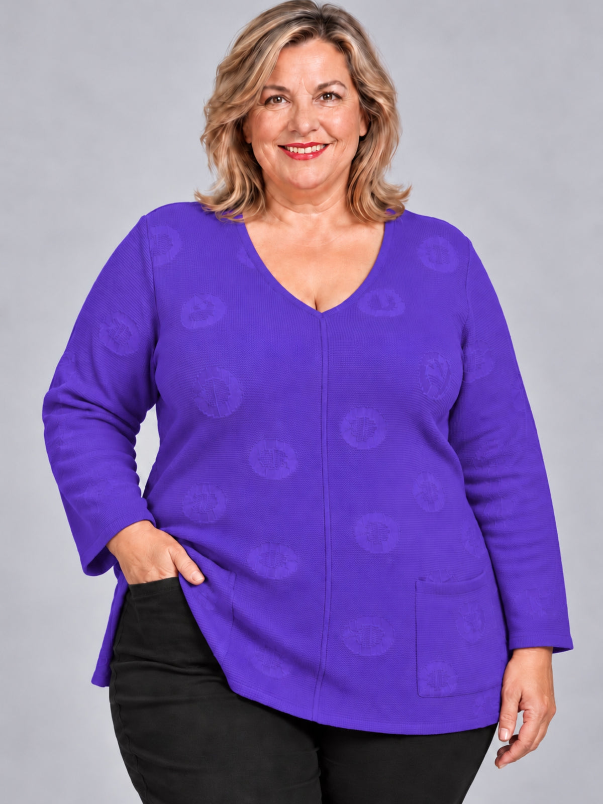 Lila Strickpullover mit H-Muster und V-Ausschnitt, Vorderansicht