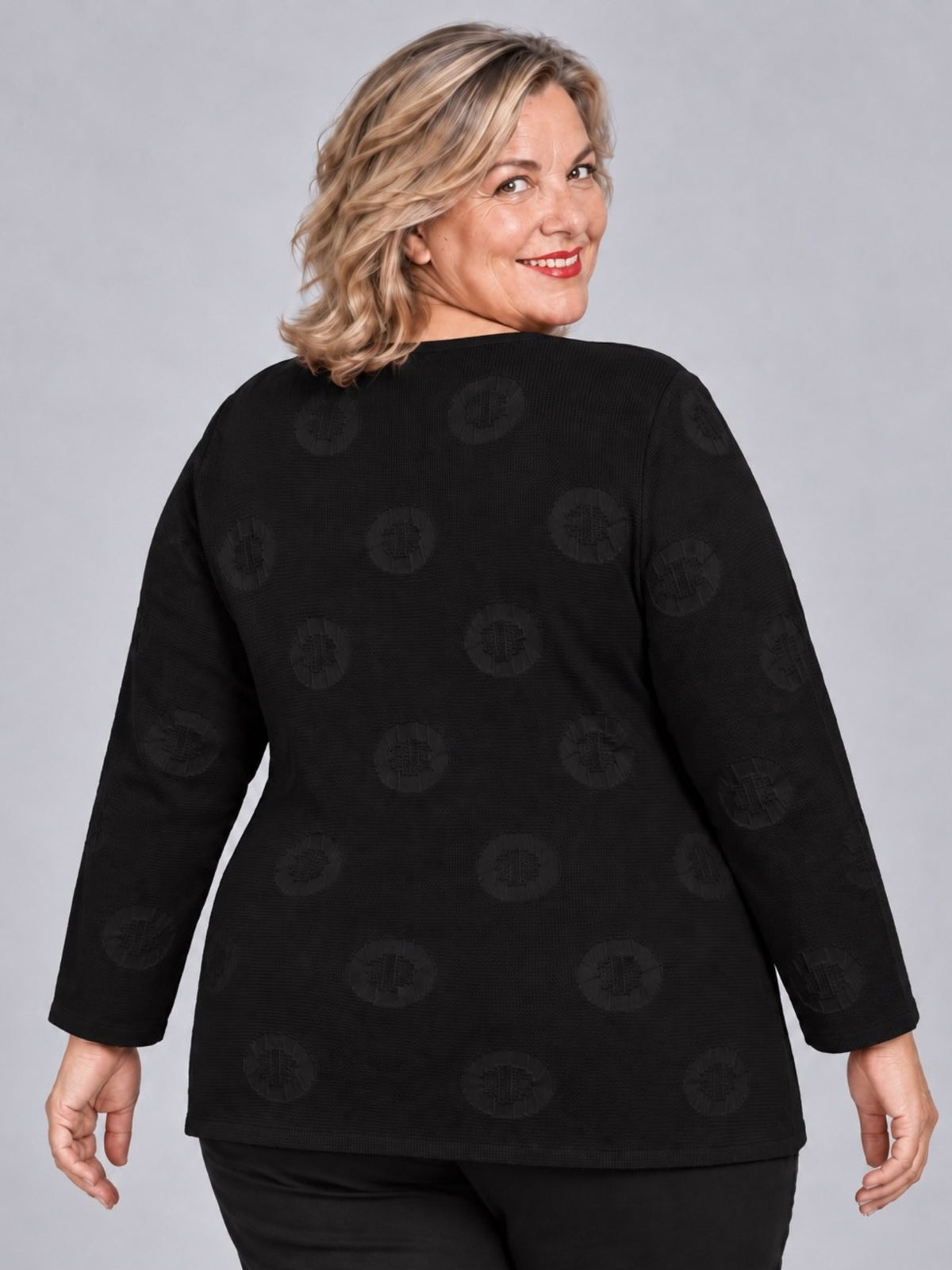 Schwarzer Strickpullover mit H-Muster, Rückansicht