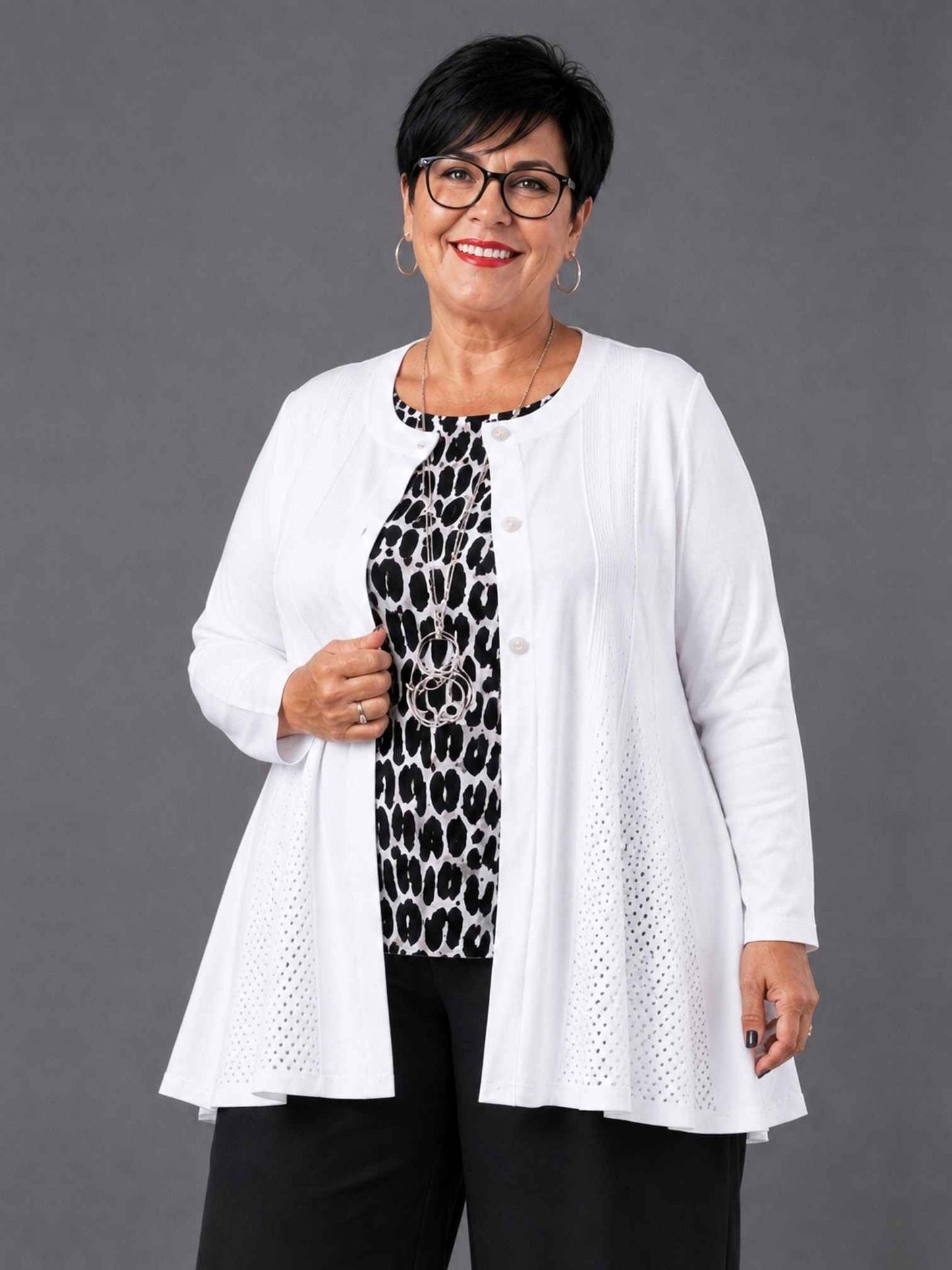 Heimod Strickjacke mit Ajour-Saum – Sand, Pink, Rot, Weiß – Große Größen 44–60