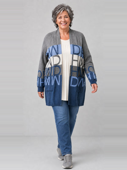 Heimod Strickjacke Baumwolle mit Buchstaben-Muster – Blau/Grau Gr. 44–60