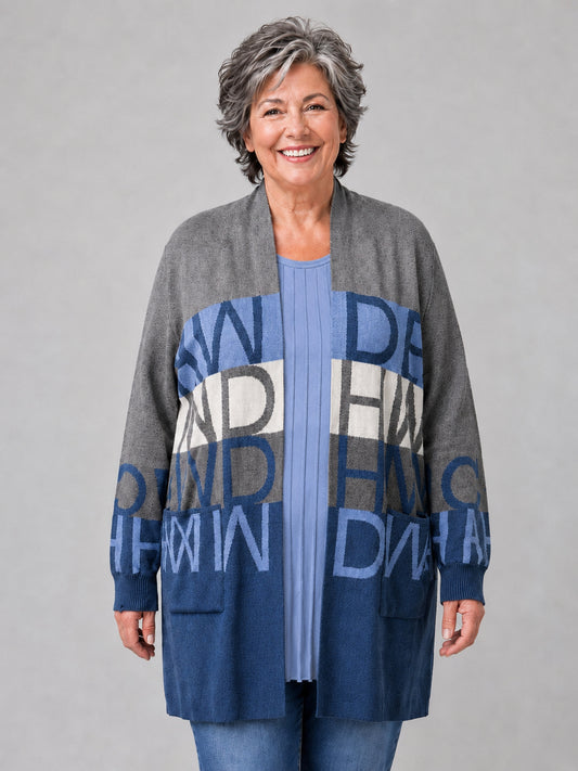 Heimod Strickjacke Baumwolle mit Buchstaben-Muster – Blau/Grau Gr. 44–60