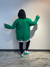 Lade das Bild in den Galerie-Viewer, Moccoco Jeansjacke Lochnieten verschiedene Farben 44-58
