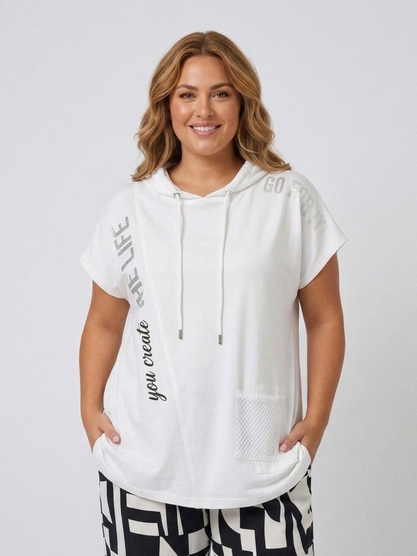 Lea H Curve Hoodie-Shirt „you create THE LIFE" – Oversize-Schnitt mit Kapuze, Schwarz und Weiß