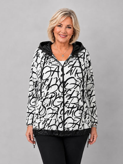 Lea H Curve Jacke Allover-Schriftprint – Viskosejersey mit Taft-Kapuze, Gr. 44–54