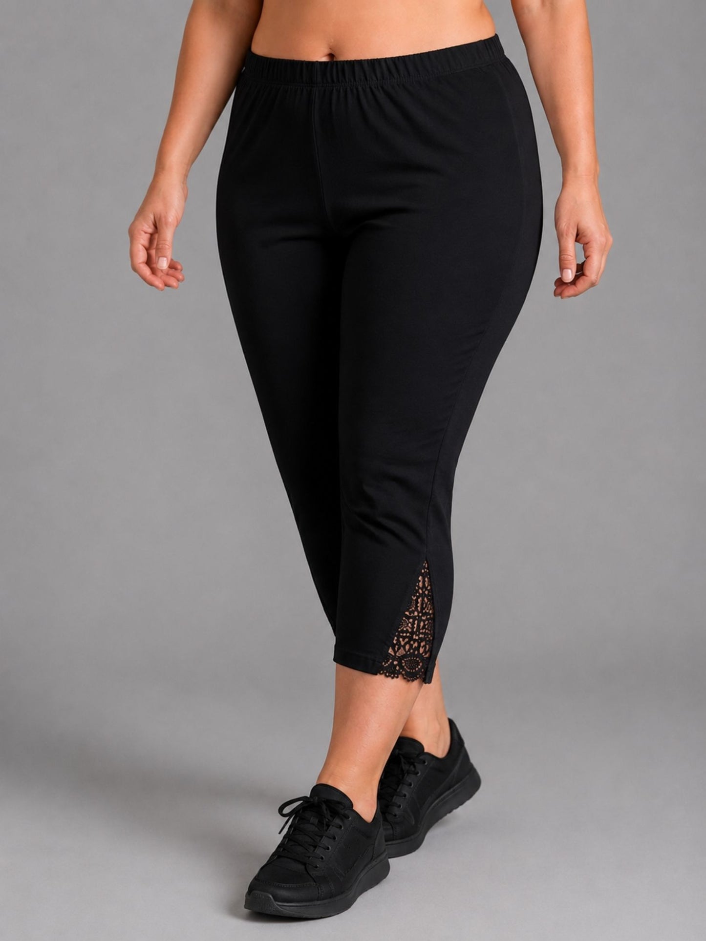Lea H Curve Leggings 3/4-Länge mit Spitzeneinsatz – Schwarz & Weiß – Gr. 44–54