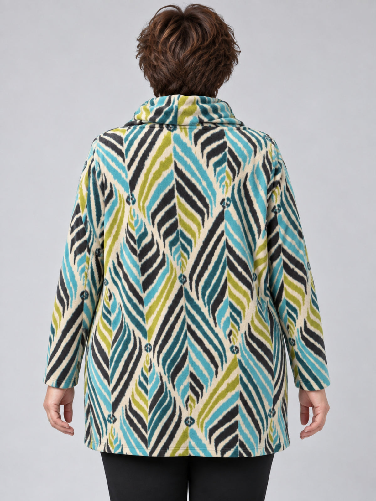 Bunter Chenille-Pullover mit Türkis-, Kiwi- und Schwarzmuster, getragen, Rückansicht