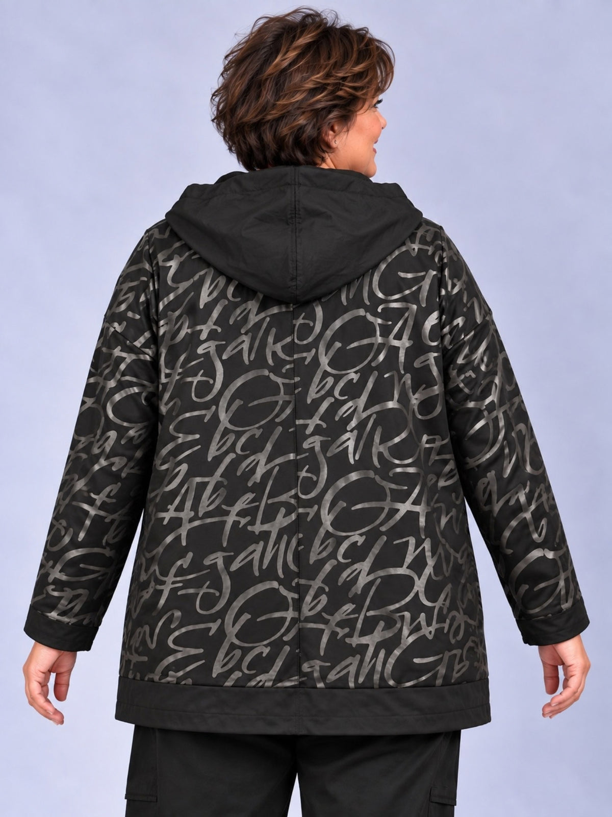 Lea H Curve Sweatjacke mit Kapuze und Schrift-Print – Schwarz/Silber Gr. 44–54