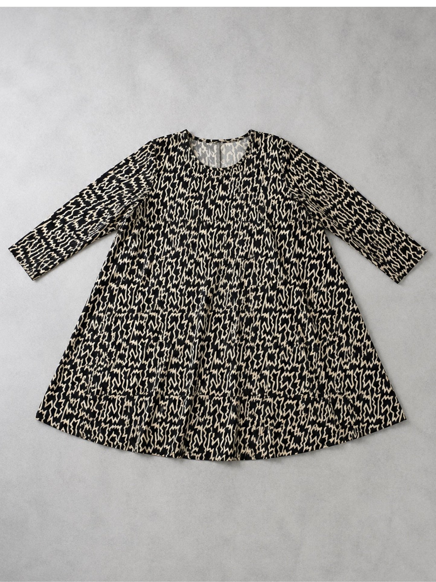 Naveed Shirt-Tunika Viskose Zickzack-Druck Oversize – Einheitsgröße 50–60, Schwarz/Beige