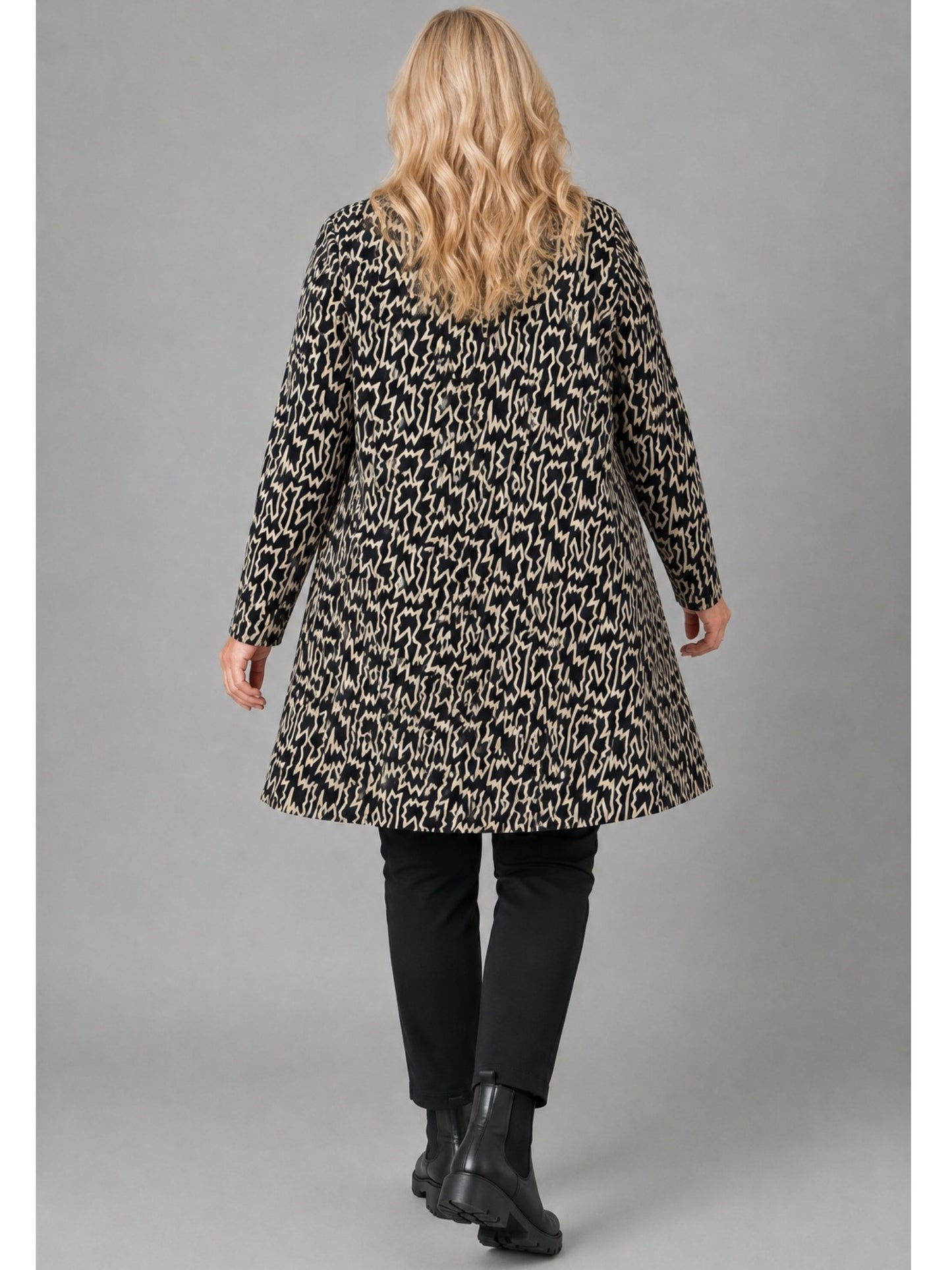 Naveed Shirt-Tunika Viskose Zickzack-Druck Oversize – Einheitsgröße 50–60, Schwarz/Beige
