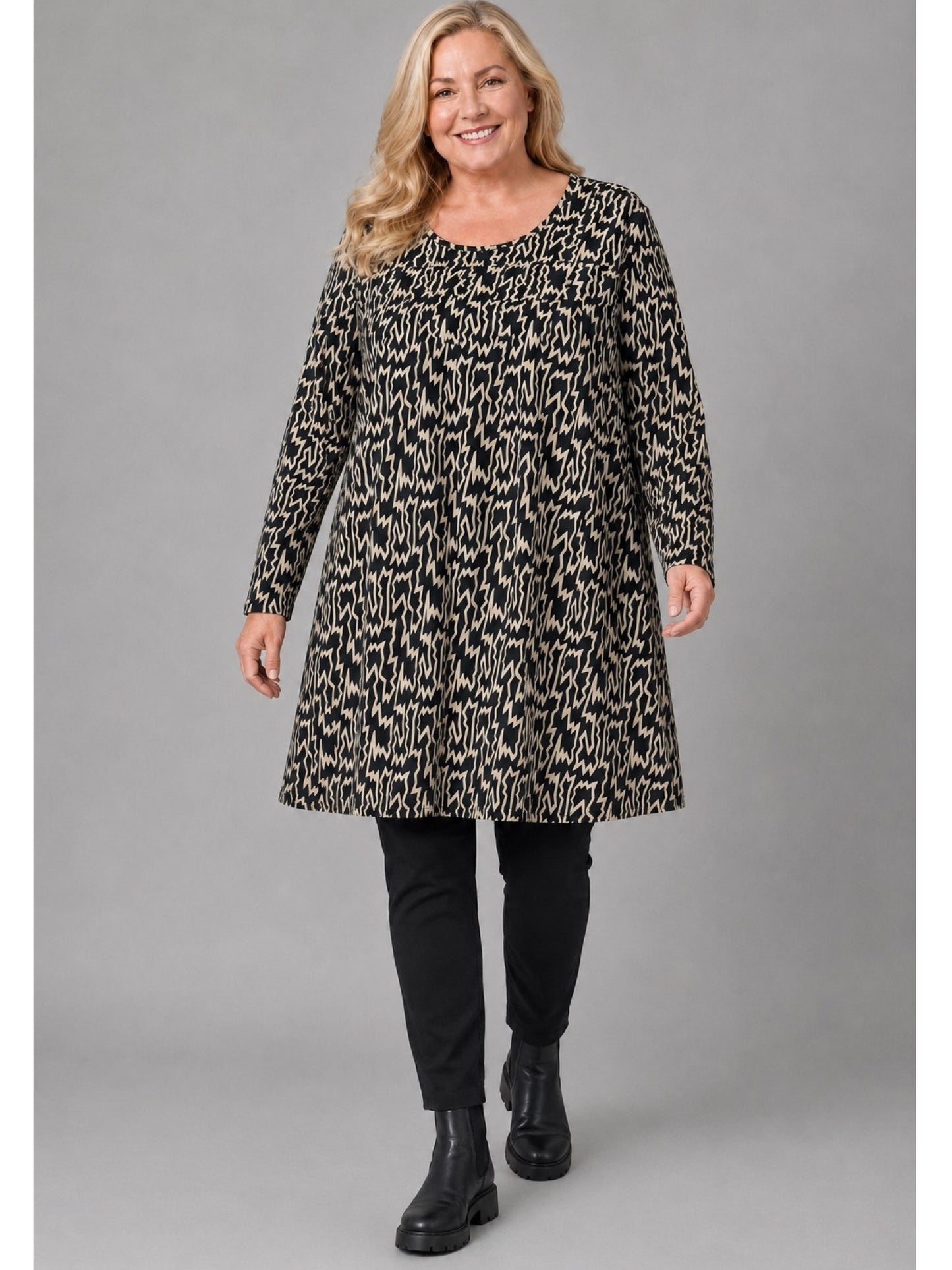 Naveed Shirt-Tunika Viskose Zickzack-Druck Oversize – Einheitsgröße 50–60, Schwarz/Beige
