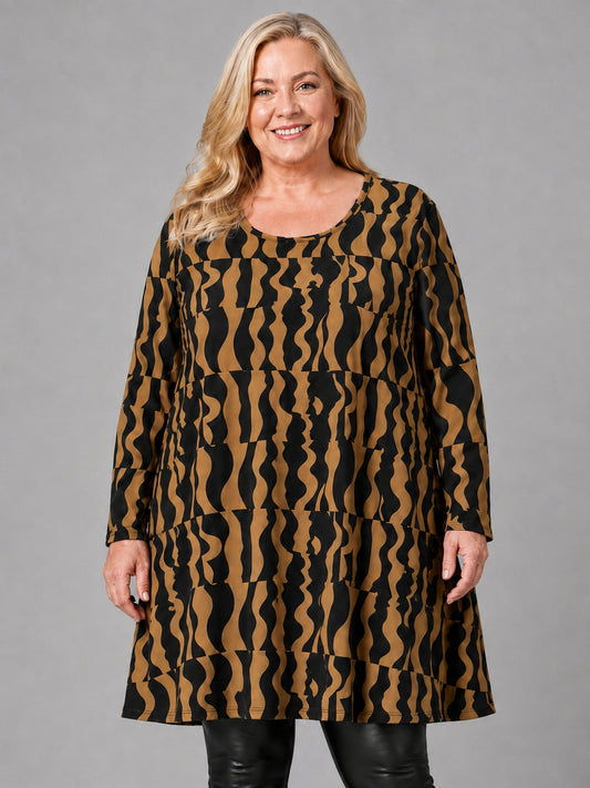 Naveed Shirt-Tunika Viskose Wellendruck Oversize – Einheitsgröße 50–60, Cognac/Schwarz