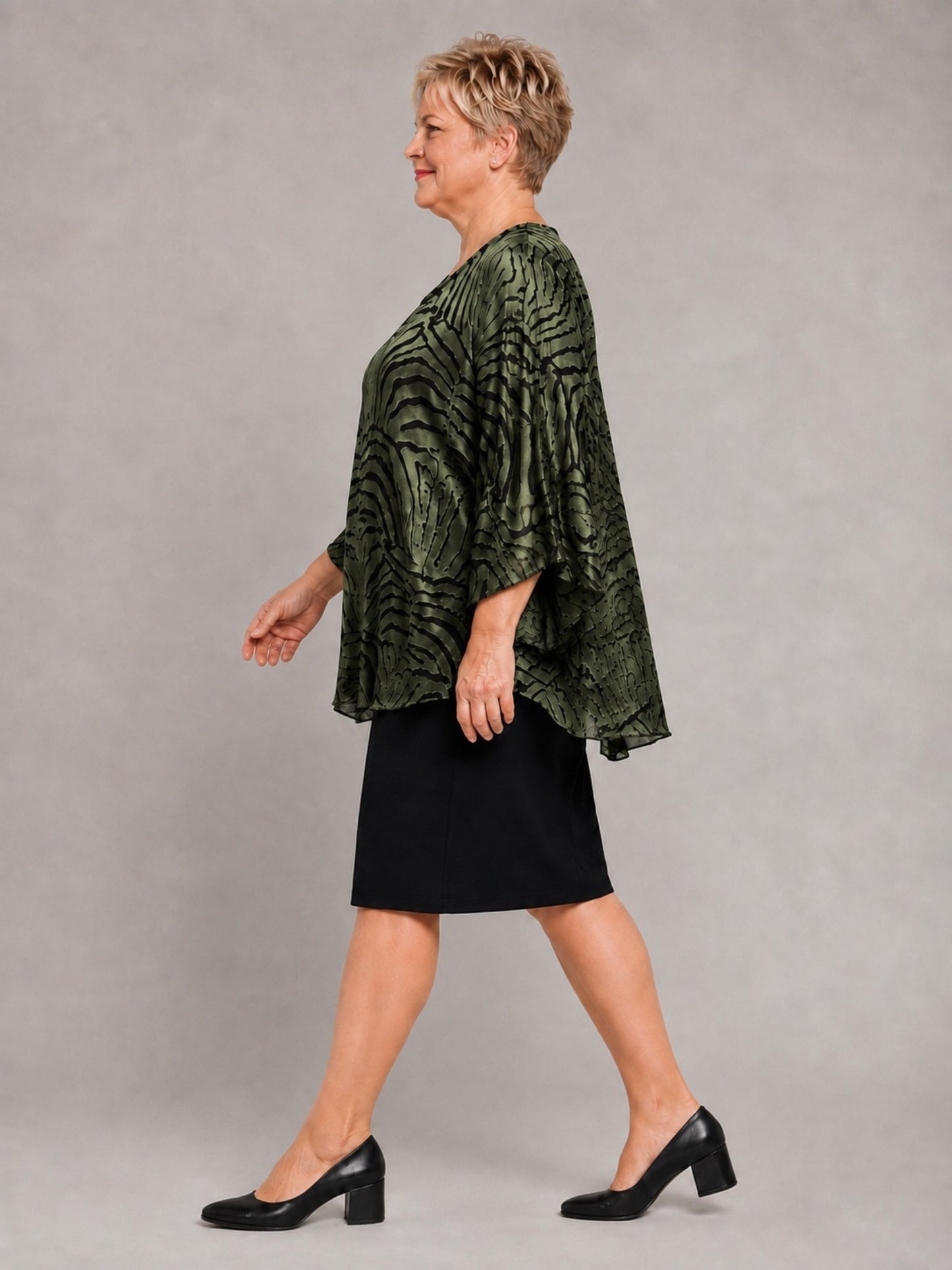Sempre Piu festliches Etuikleid mit Chiffon-Überwurf – Khaki/Schwarz Gr. 44–60