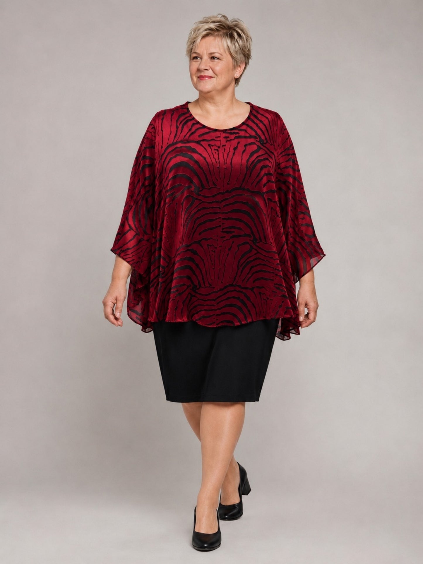 Sempre Piu festliches Etuikleid mit Chiffon-Überwurf – Rot/Schwarz Gr. 44–60