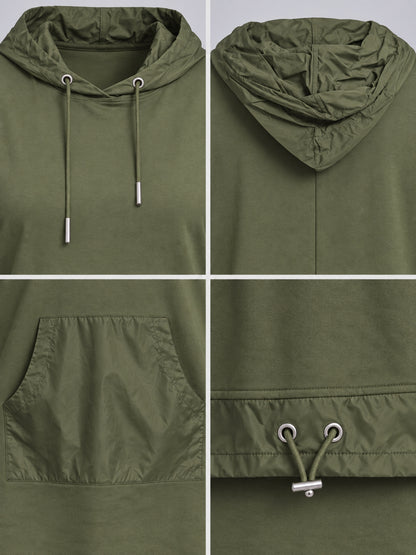Kapuze, Kängurutasche und Tunnelzug mit Metallösen am khakifarbenen Shirt, Detailansicht