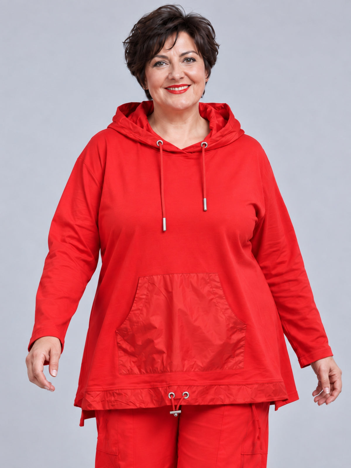 Rotes Kapuzenshirt mit Kängurutasche aus Microtaft, Vorderansicht