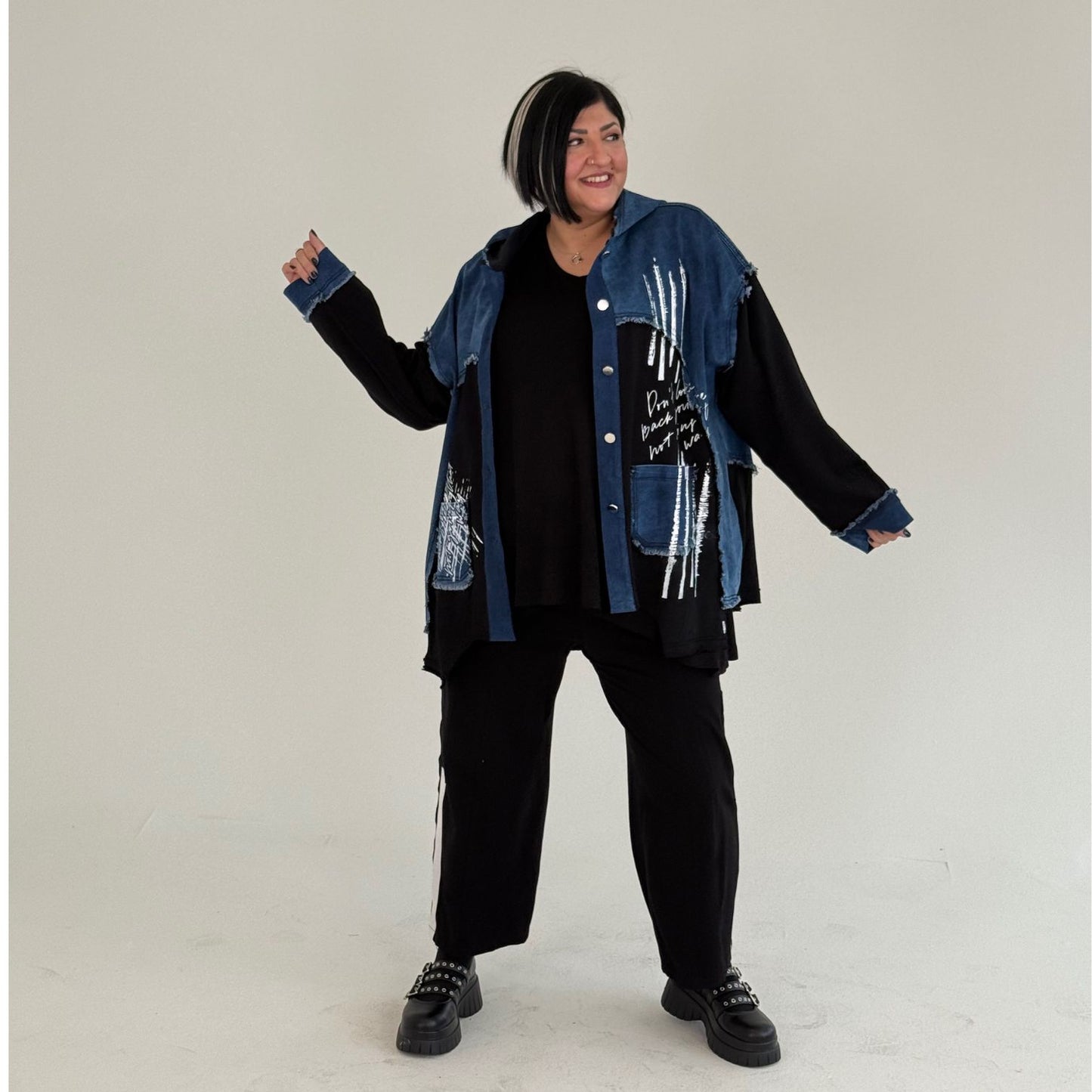 Sinne by Coom Jeansjacke mit Kapuze schwarz Oversize Word-Print