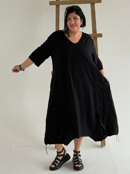 Sinne by Coom Kleid – Uni mit Dekobändern – in Pink, Hellgrün und Schwarz erhältlich