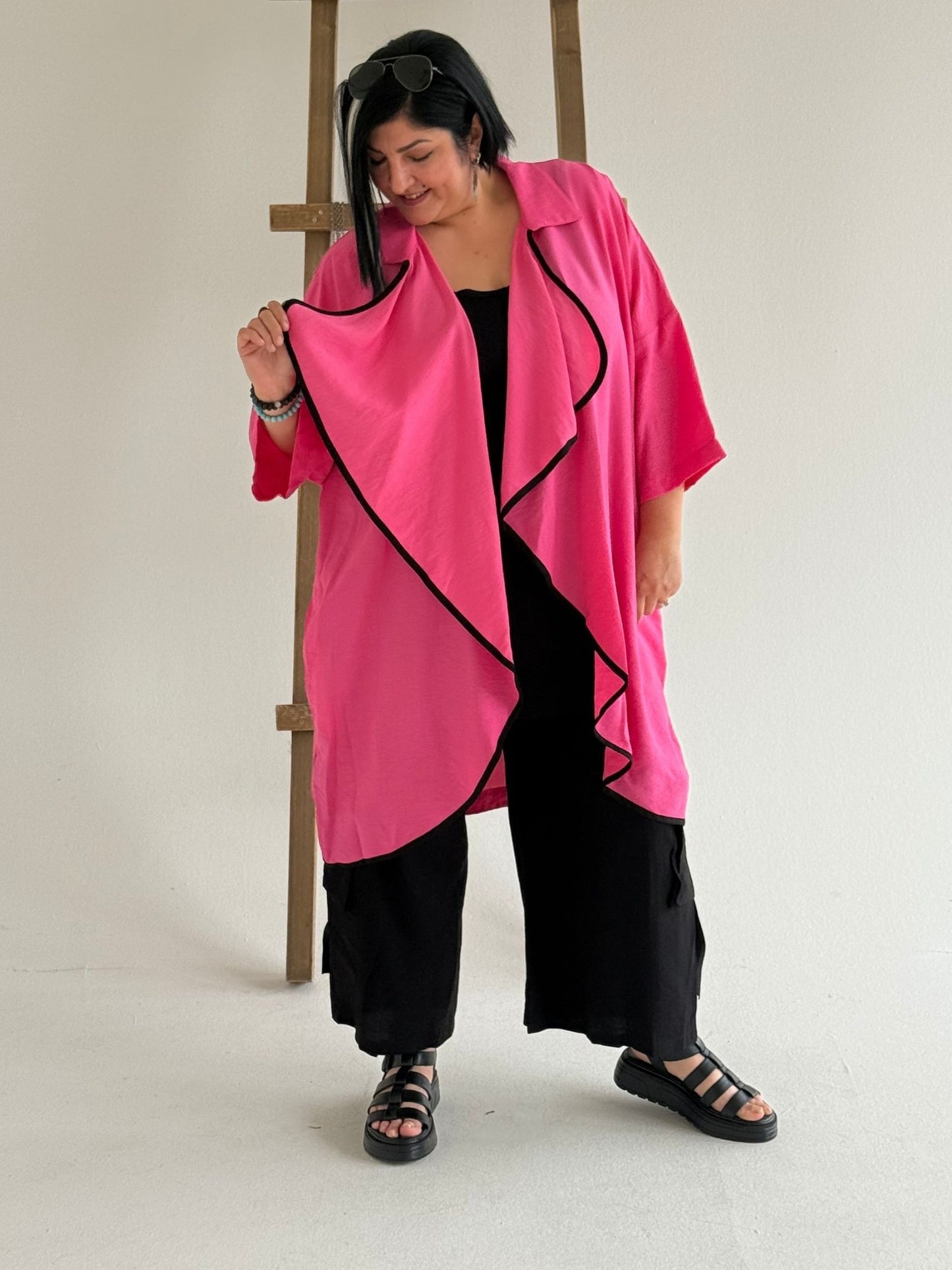 Sinne by Coom Jacke – Longcardigan mit Druck – in Pink, Weiß, Hellgrün und Schwarz erhältlich