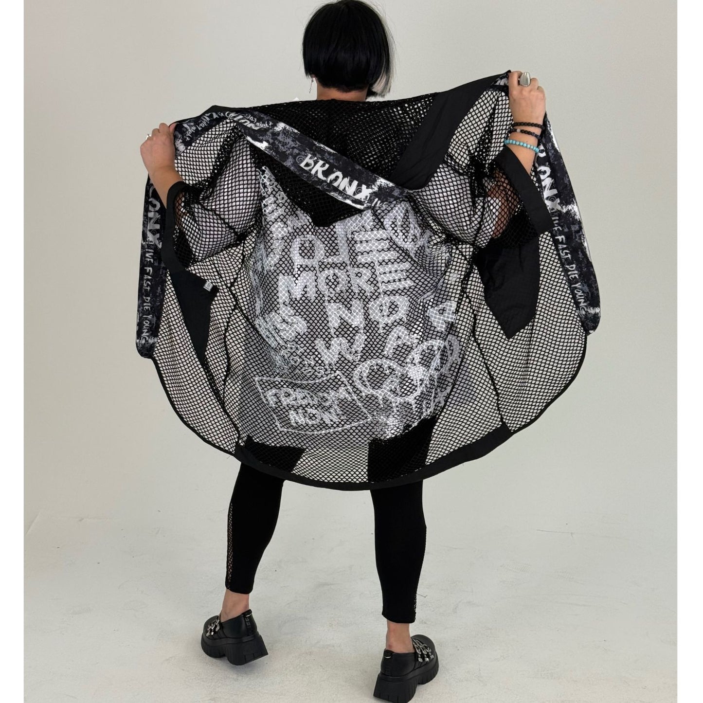 Sinne by Coom Netzcardigan Oversize Microtaft große Größen – Nickis XXL Fashion – Ansicht 4