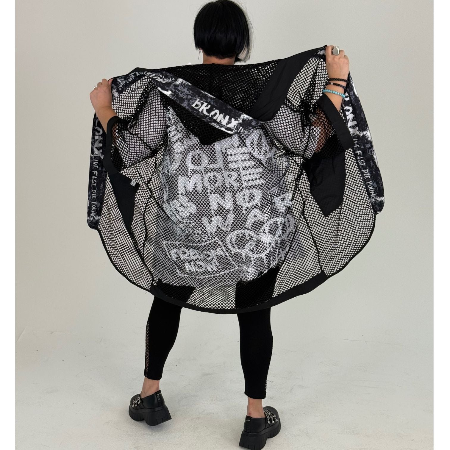 Sinne by Coom Netzcardigan Oversize Microtaft große Größen – Nickis XXL Fashion – Ansicht 4