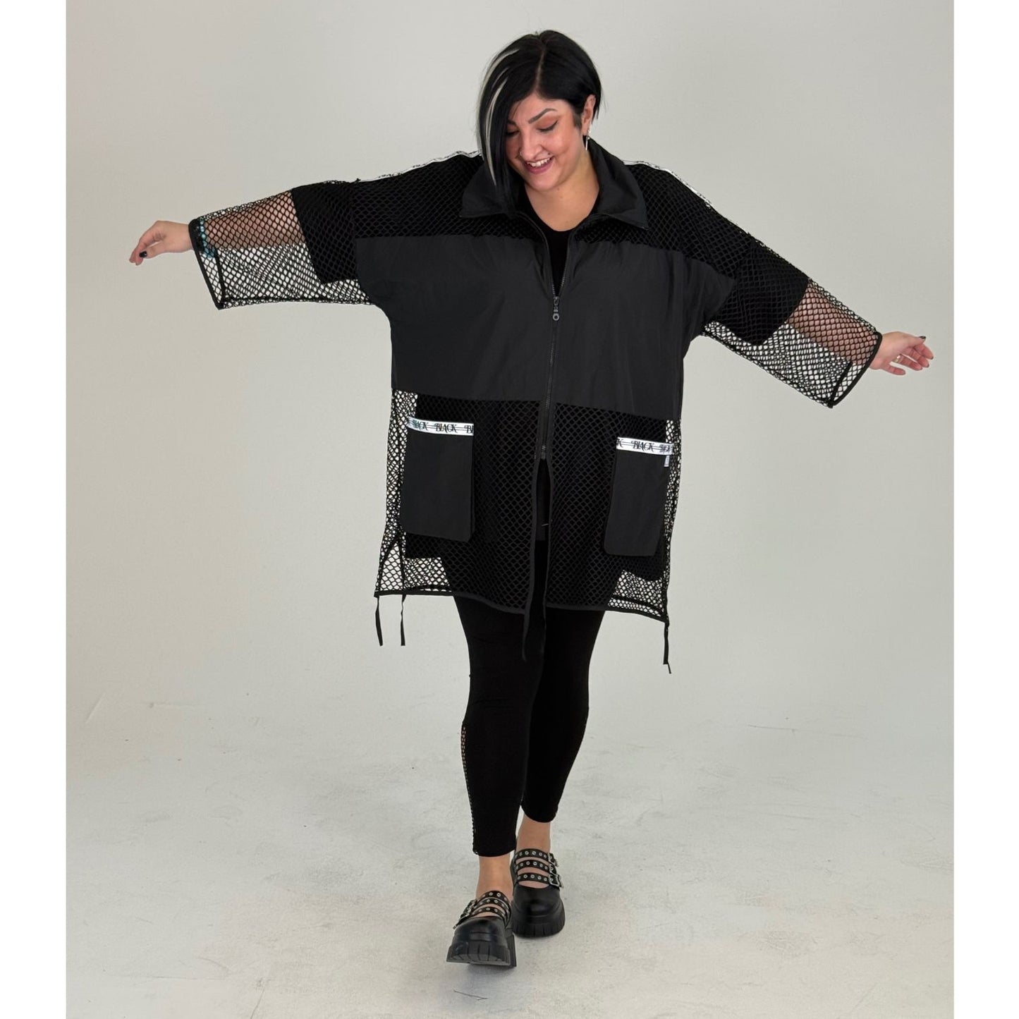 Sinne by Coom Netzjacke Schwarz & Weiß Oversize mit Microtaft Details