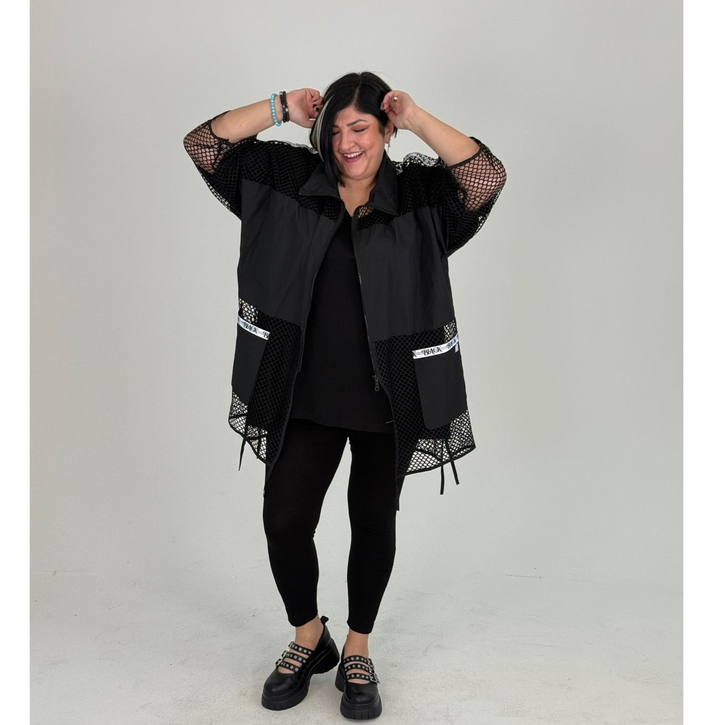 Sinne by Coom Netzjacke Schwarz & Weiß Oversize mit Microtaft Details