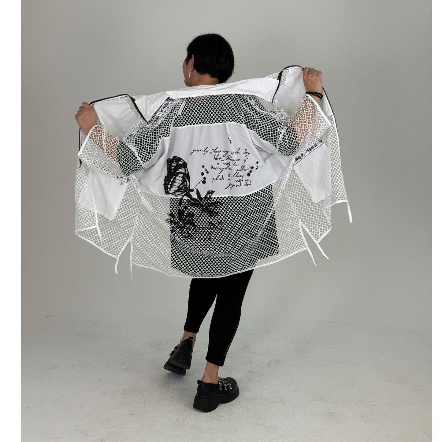 Sinne by Coom Netzjacke Schwarz & Weiß Oversize mit Microtaft Details