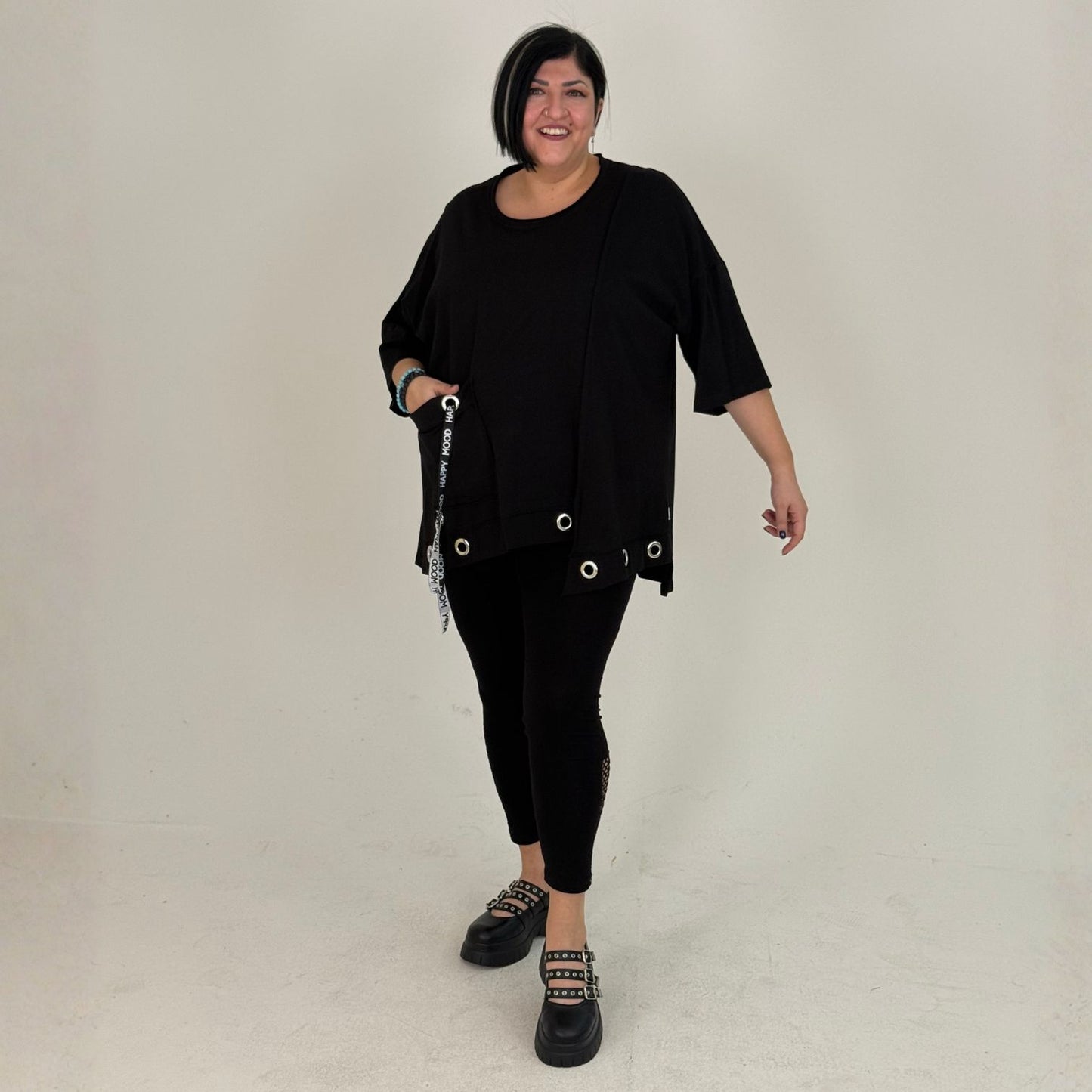 Sinne Oversize Shirt Lochösen Bänder Tasche Koralle Grün Schwarz