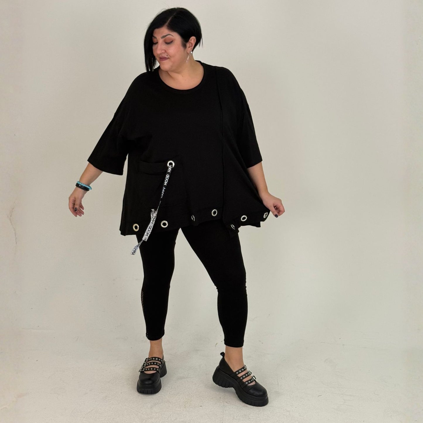 Sinne Oversize Shirt Lochösen Bänder Tasche Koralle Grün Schwarz