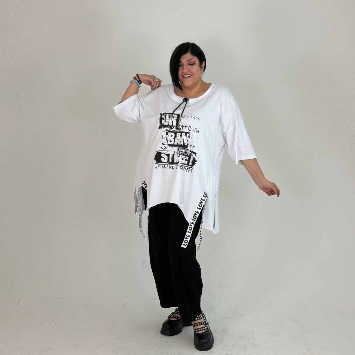 Sinne by Coom Oversize Shirt Urban Print Kordel-Ausschnitt Schwarz Weiß