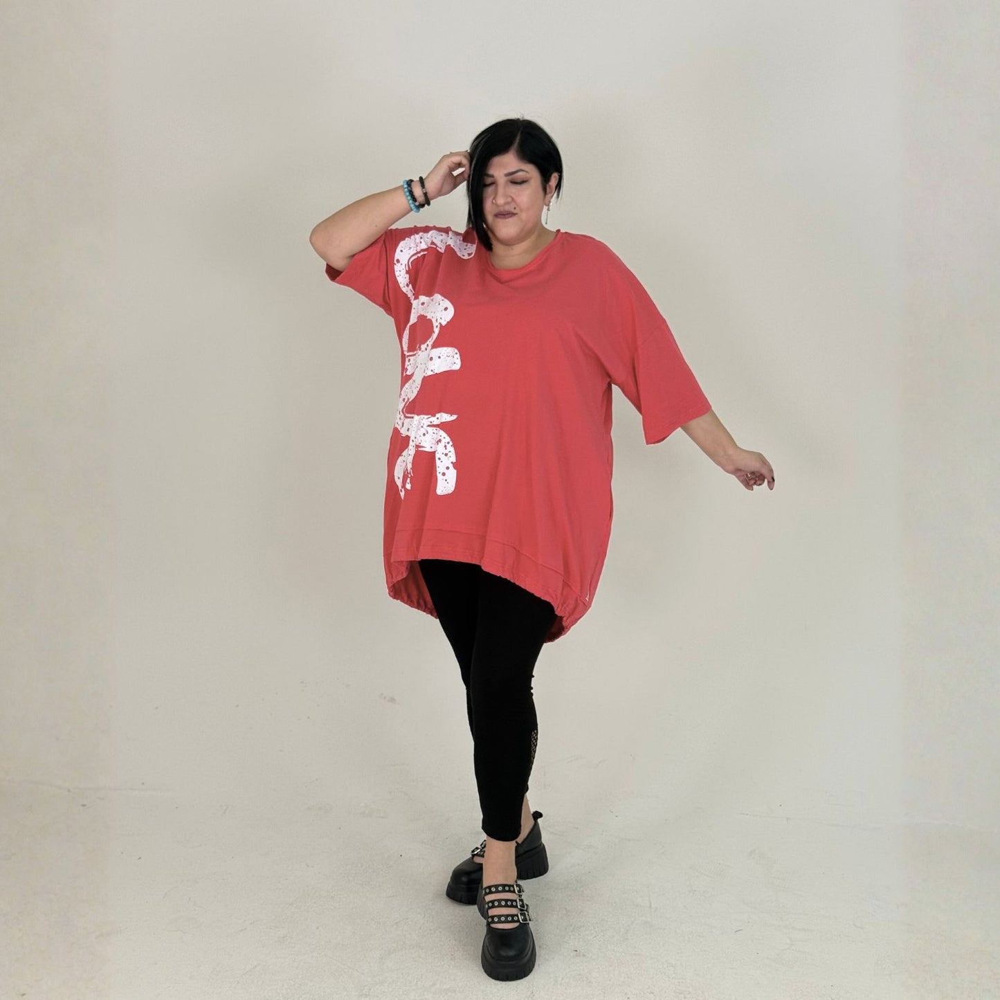 Sinne by Coom Tunika Love Print Vokuhila große Größen – Nickis XXL Fashion – Ansicht 2