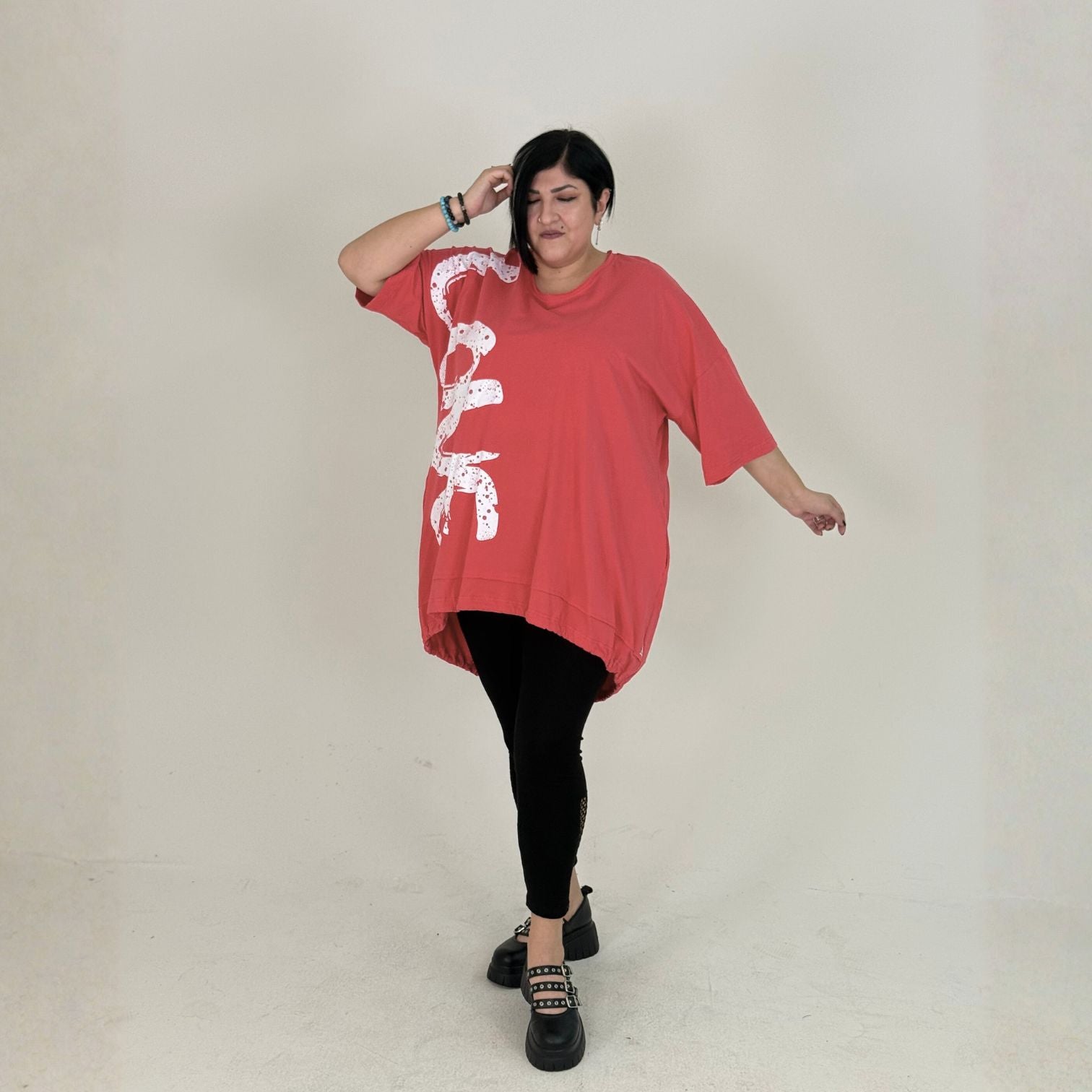 Sinne by Coom Tunika Love Print Vokuhila große Größen – Nickis XXL Fashion – Ansicht 2
