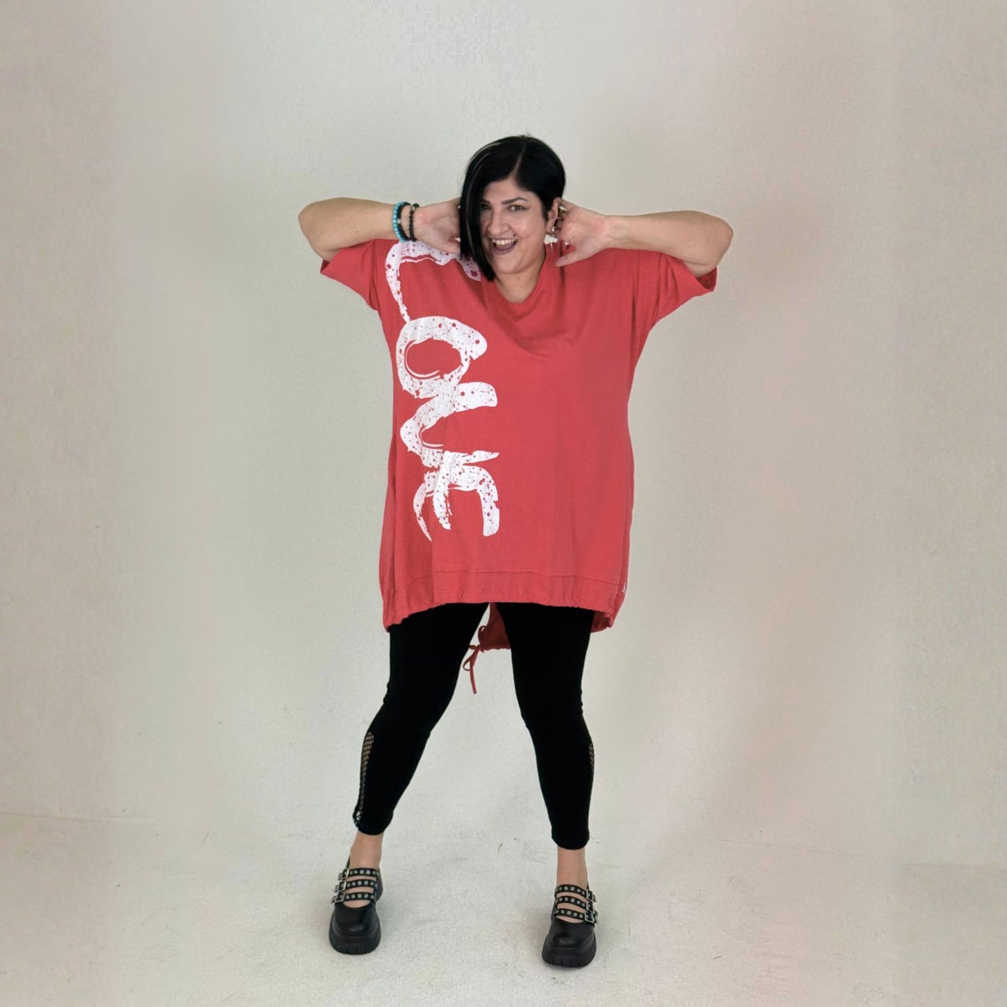 Sinne by Coom Tunika Love Print Vokuhila große Größen – Nickis XXL Fashion – Ansicht 3