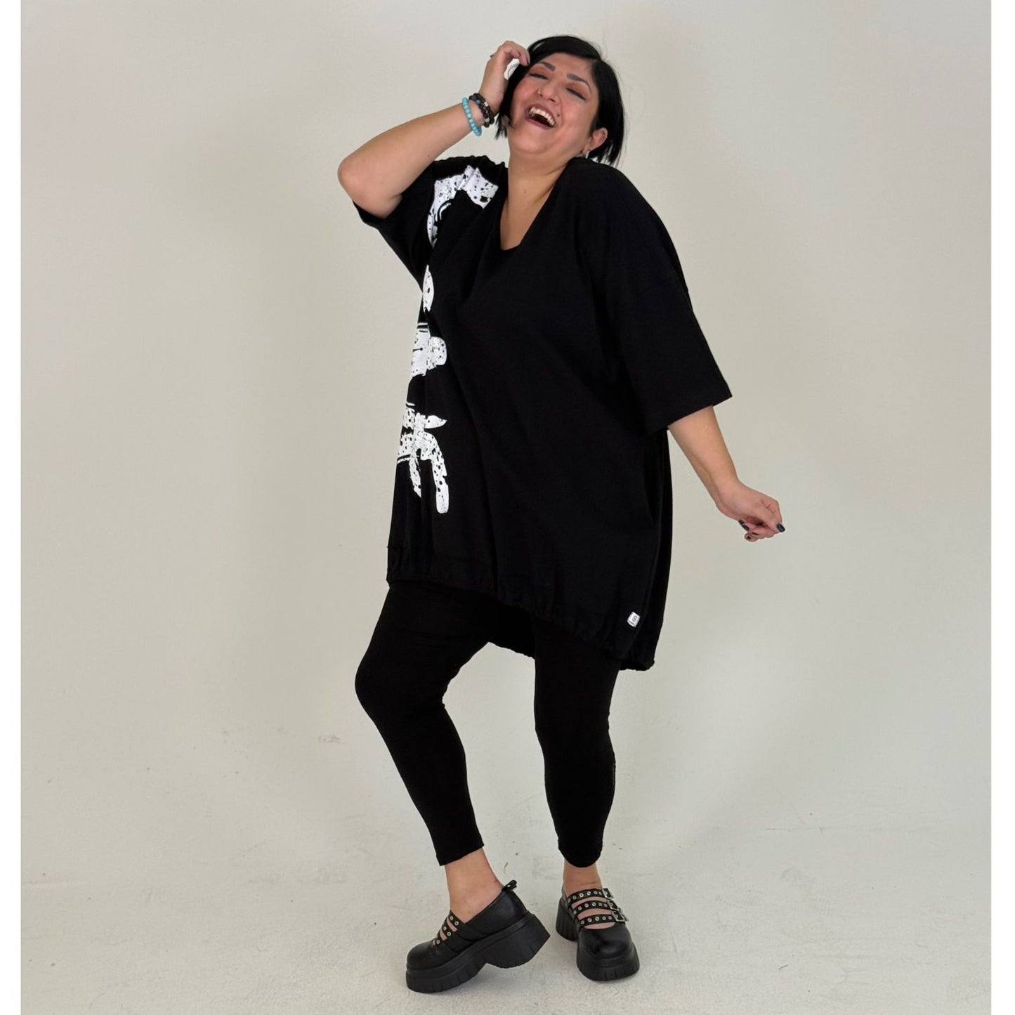 Sinne by Coom Tunika schwarz – Love Print Oversize Vokuhila