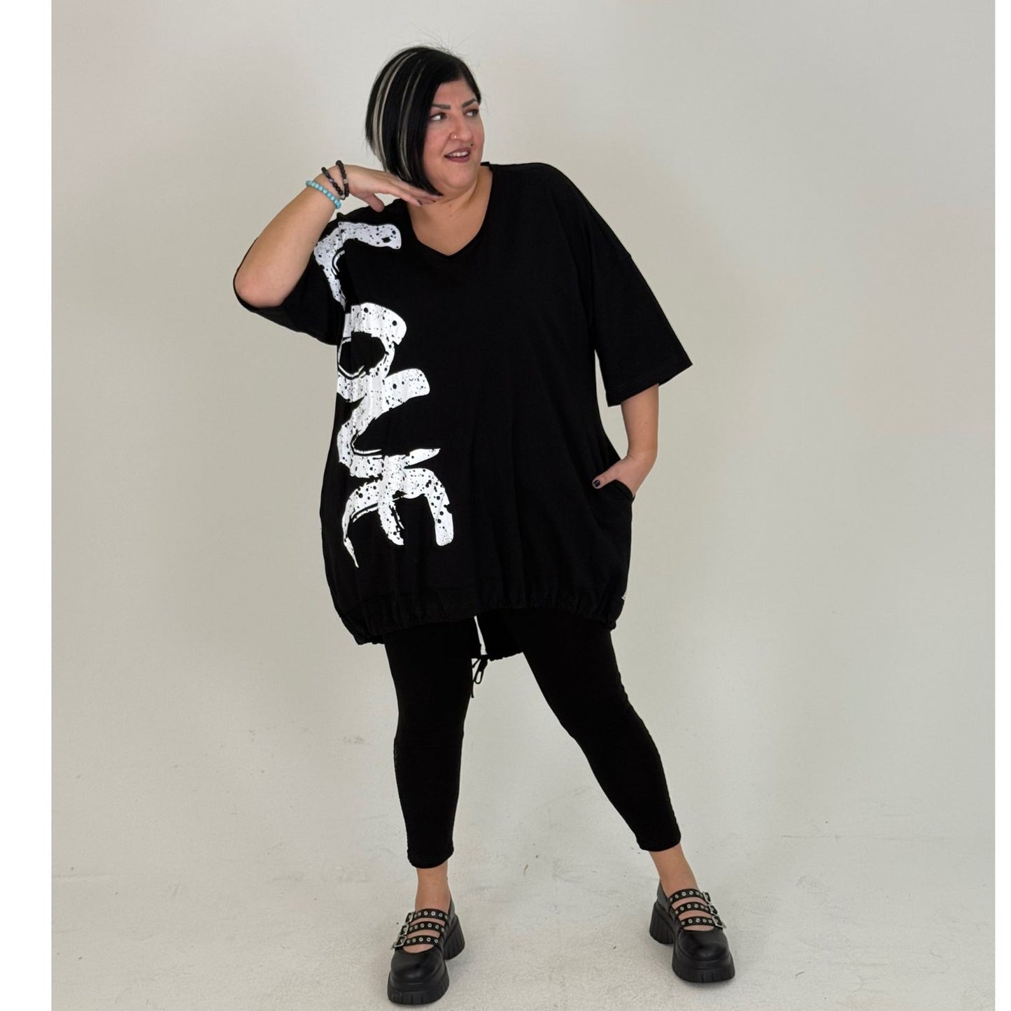 Sinne by Coom Tunika schwarz – Love Print Oversize Vokuhila