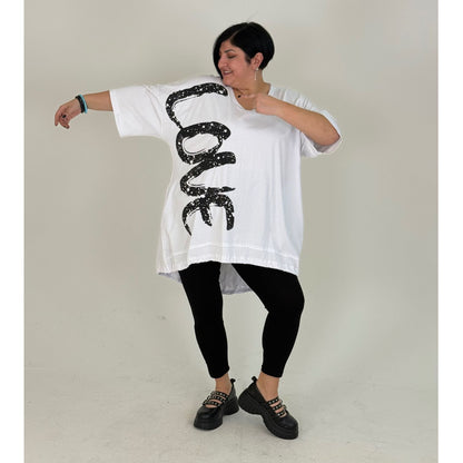 Sinne by Coom Tunika weiss – Love Print Oversize Vokuhila