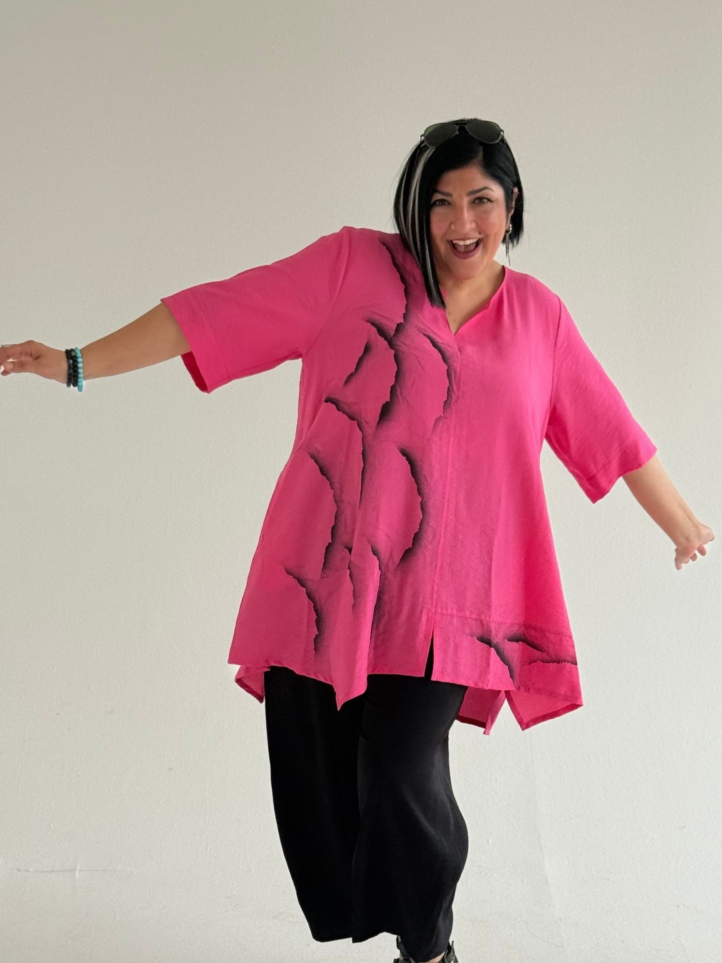 Sinne by Coom Tunika – Sprayeffekt-Print – in Pink, Weiß und Hellgrün erhältlich